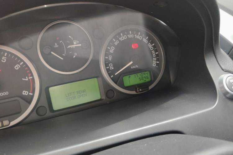 Used Land Rover Freelander 2 2011 3.2L i6 SE Gasoline Version Odometer Close Up