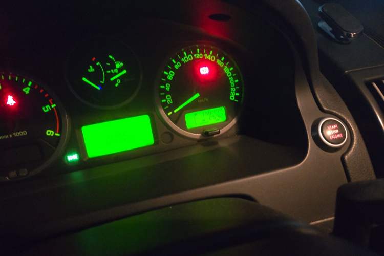 Used Land Rover Freelander 2 2011 2.2T SD4 HSE Diesel Edition Odometer Close Up