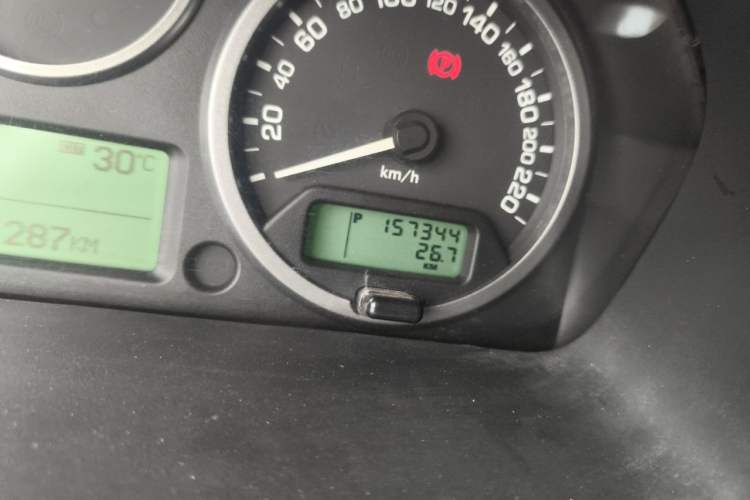 Used Land Rover Freelander 2 2011 3.2L i6 SE Gasoline Version Odometer Close Up