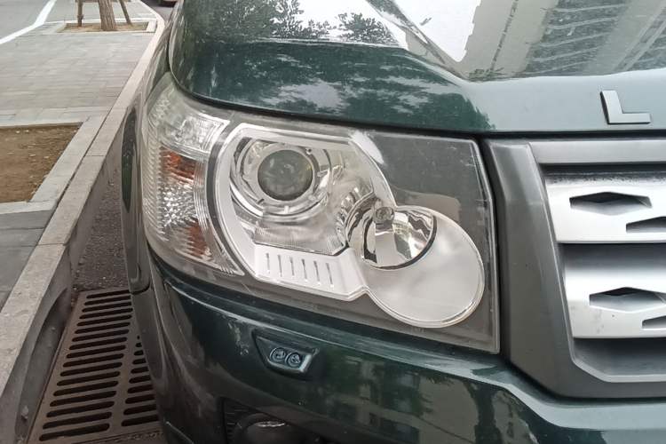 Used Land Rover Freelander 2 2011 3.2L i6 HSE Gasoline Edition Right Front Headlight