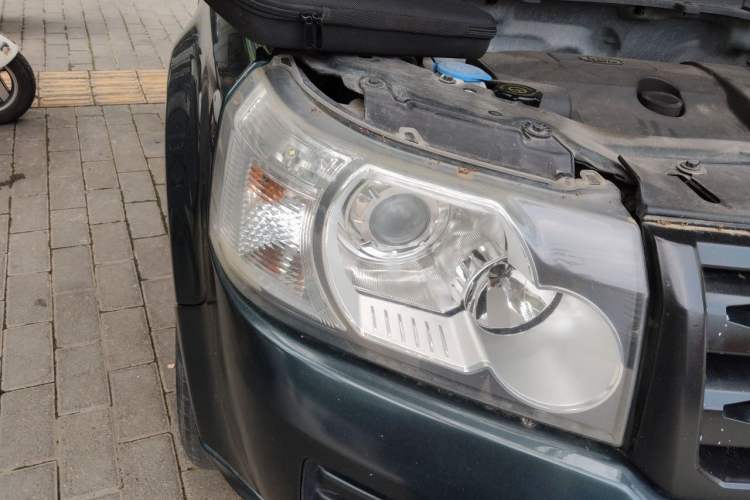 Used Land Rover Freelander 2 2011 3.2L i6 SE Gasoline Version Right Front Headlight