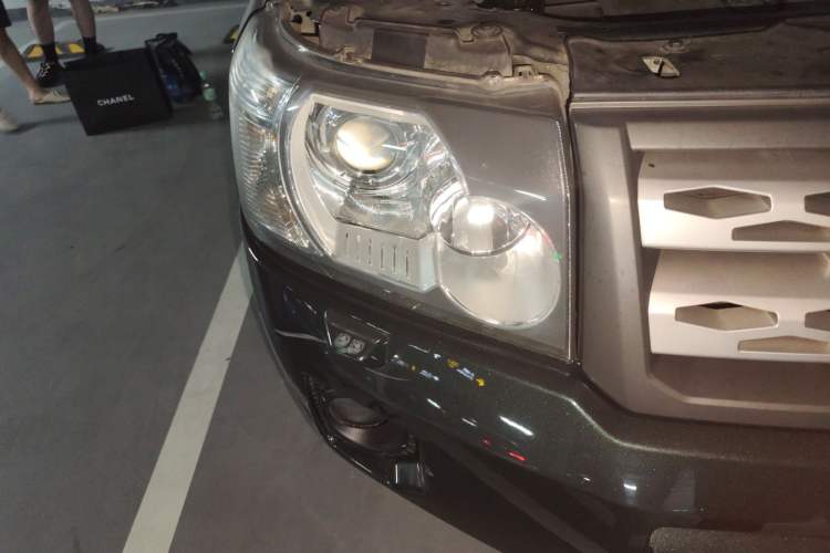 Used Land Rover Freelander 2 2011 3.2L i6 HSE Gasoline Edition Right Front Headlight