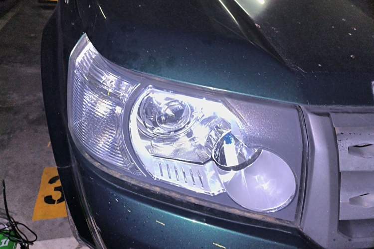 Used Land Rover Freelander 2 2011 3.2L i6 SE Gasoline Version Right Front Headlight