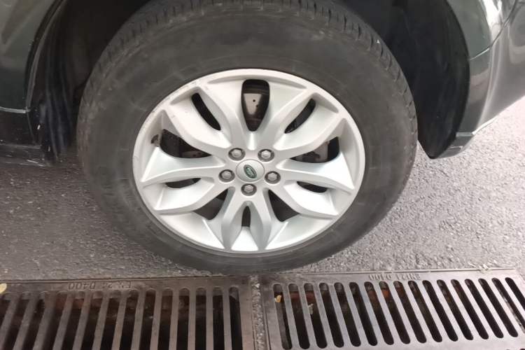 Used Land Rover Freelander 2 2011 3.2L i6 HSE Gasoline Edition Right Front Wheel Hub