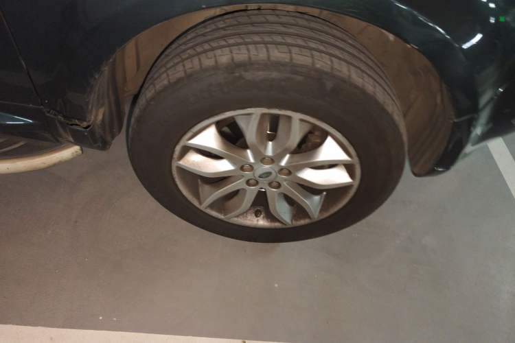 Used Land Rover Freelander 2 2011 3.2L i6 HSE Gasoline Edition Right Front Wheel Hub
