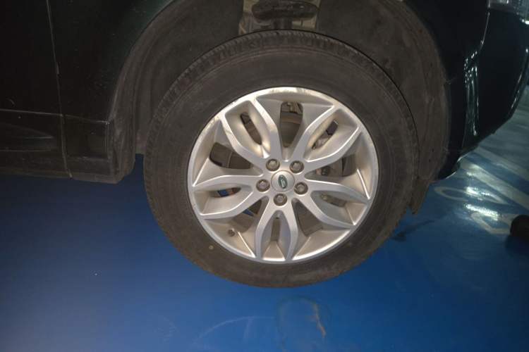Used Land Rover Freelander 2 2011 2.2T SD4 HSE Diesel Edition Right Front Wheel Hub