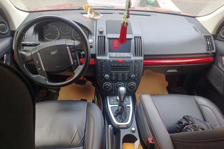 Used Land Rover Freelander 2 2011 3.2L China Red Limited Edition Center Console