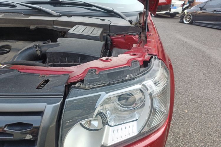 Used Land Rover Freelander 2 2011 3.2L China Red Limited Edition Engine Bay Left