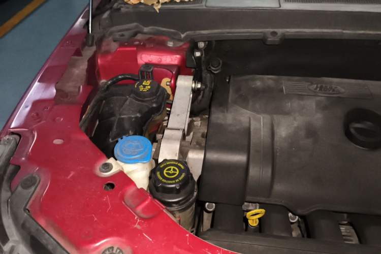 Used Land Rover Freelander 2 2011 3.2L China Red Limited Edition Engine Bay Right