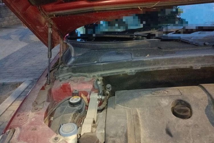 Used Land Rover Freelander 2 2011 3.2L China Red Limited Edition Engine Bay Right