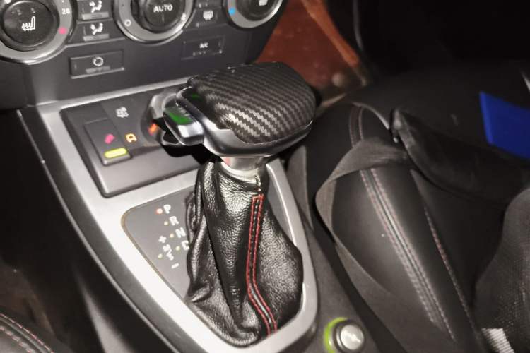 Used Land Rover Freelander 2 2011 3.2L China Red Limited Edition Gear Lever