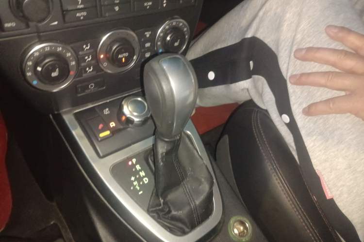 Used Land Rover Freelander 2 2011 3.2L China Red Limited Edition Gear Lever