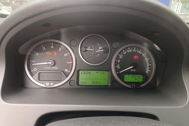 Used Land Rover Freelander 2 2011 3.2L China Red Limited Edition Instrument Cluster
