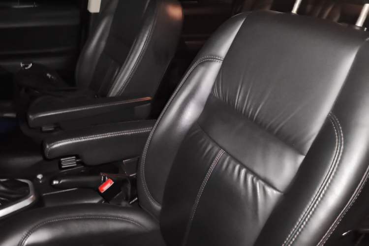 Used Land Rover Freelander 2 2011 3.2L China Red Limited Edition Left Front Seat