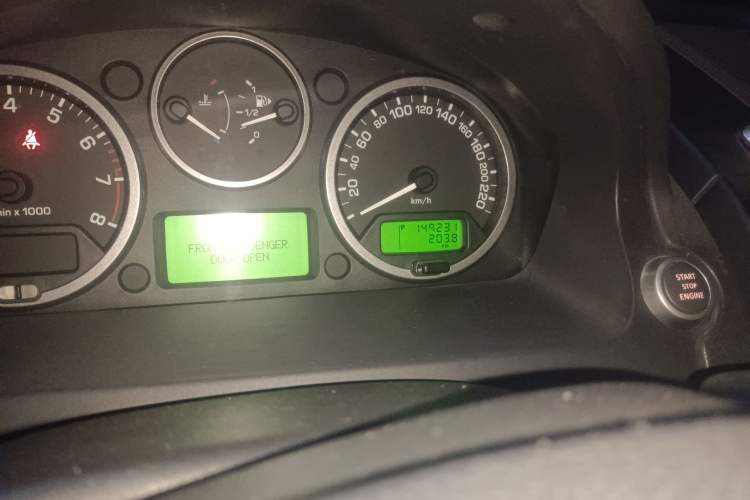 Used Land Rover Freelander 2 2011 3.2L China Red Limited Edition Odometer Close Up