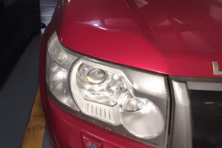 Used Land Rover Freelander 2 2011 3.2L China Red Limited Edition Right Front Headlight