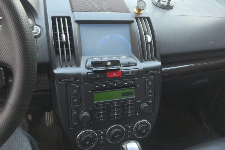 Used Land Rover Freelander 2 2011 3.2L i6 SE Gasoline Version Audio And AC Panel