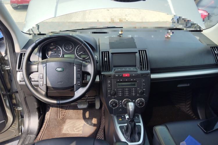 Used Land Rover Freelander 2 2011 3.2L i6 HSE Gasoline Edition Center Console