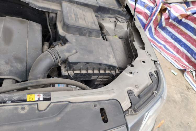 Used Land Rover Freelander 2 2011 3.2L i6 SE Gasoline Version Engine Bay Left
