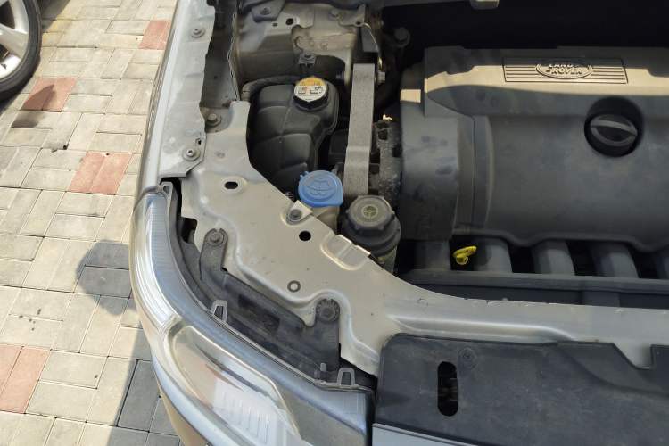 Used Land Rover Freelander 2 2011 3.2L i6 HSE Gasoline Edition Engine Bay Right