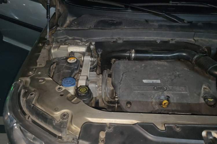 Used Land Rover Freelander 2 2011 2.2T SD4 SE Diesel Edition Engine Bay Right