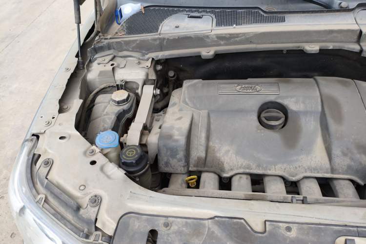 Used Land Rover Freelander 2 2011 3.2L i6 SE Gasoline Version Engine Bay Right