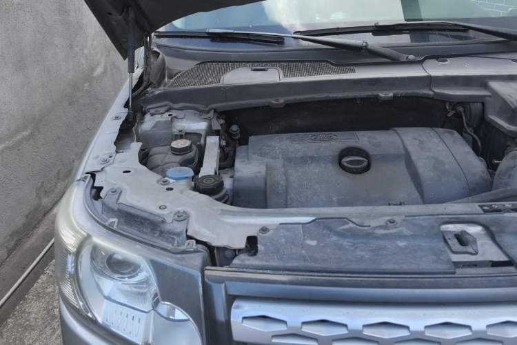 Used Land Rover Freelander 2 2011 3.2L i6 SE Gasoline Version Engine Bay Right