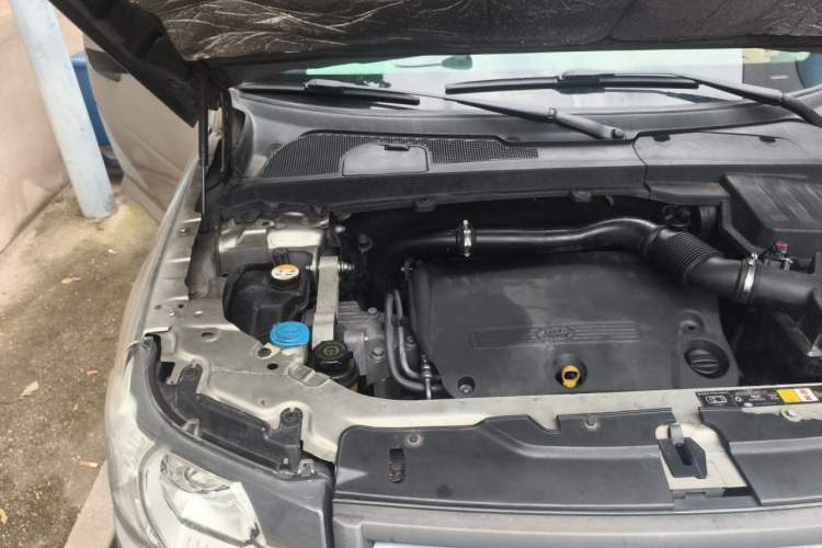 Used Land Rover Freelander 2 2011 2.2T SD4 SE Diesel Edition Engine Bay Right