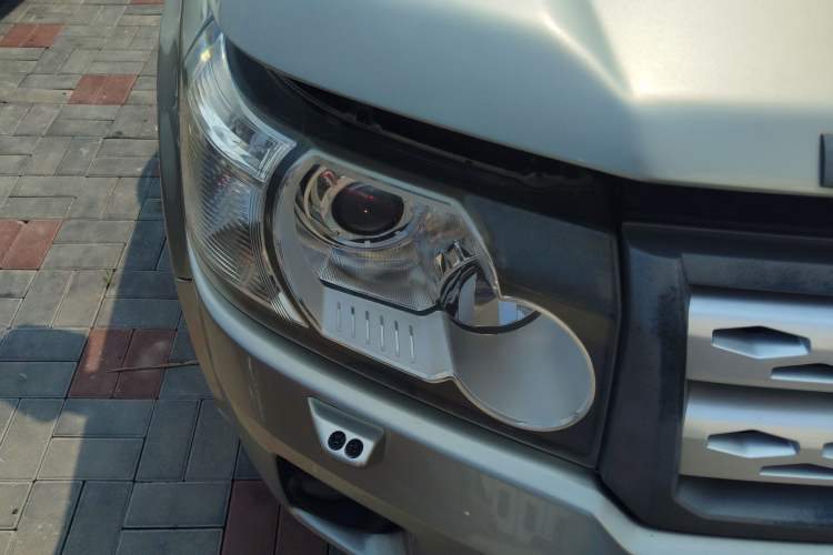 Used Land Rover Freelander 2 2011 3.2L i6 HSE Gasoline Edition Right Front Headlight