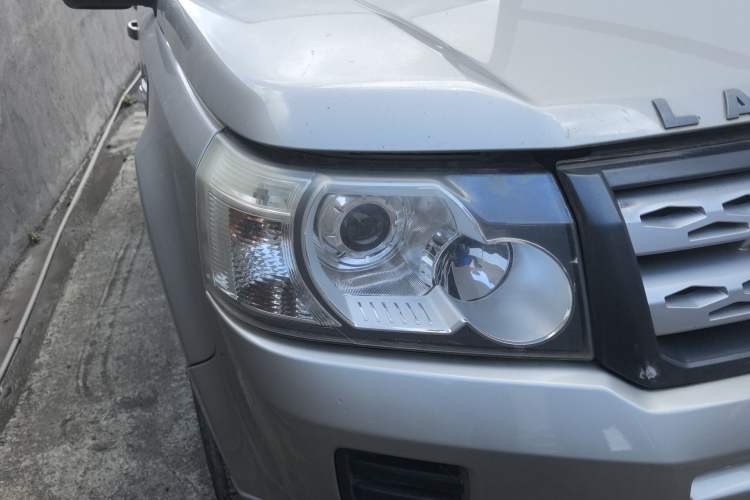 Used Land Rover Freelander 2 2011 3.2L i6 SE Gasoline Version Right Front Headlight