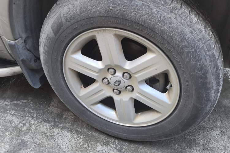 Used Land Rover Freelander 2 2011 3.2L i6 SE Gasoline Version Right Front Wheel Hub