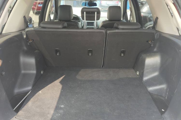 Used Land Rover Freelander 2 2011 3.2L i6 HSE Gasoline Edition Trunk