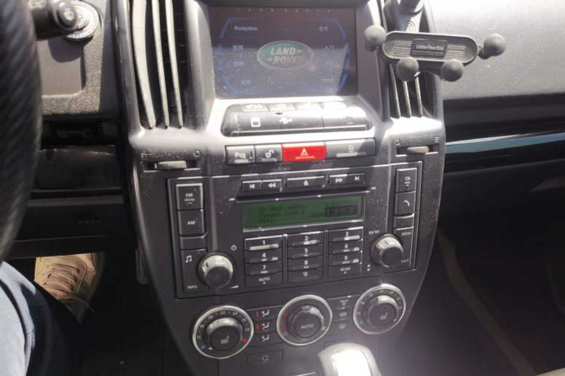 Used Land Rover Freelander 2 2011 3.2L i6 SE Gasoline Version Audio And AC Panel