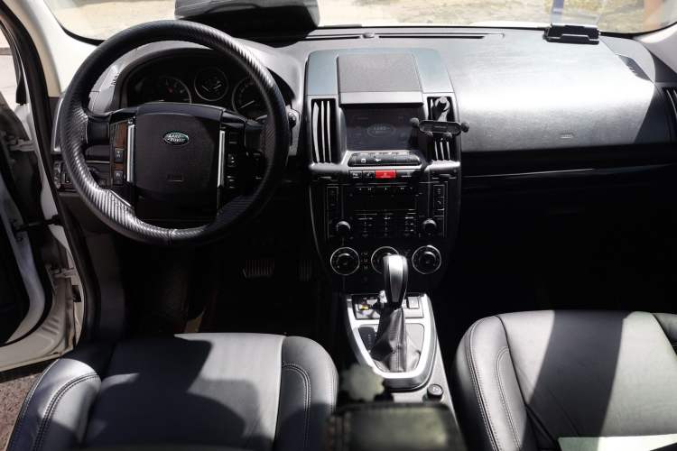 Used Land Rover Freelander 2 2011 3.2L i6 SE Gasoline Version Center Console