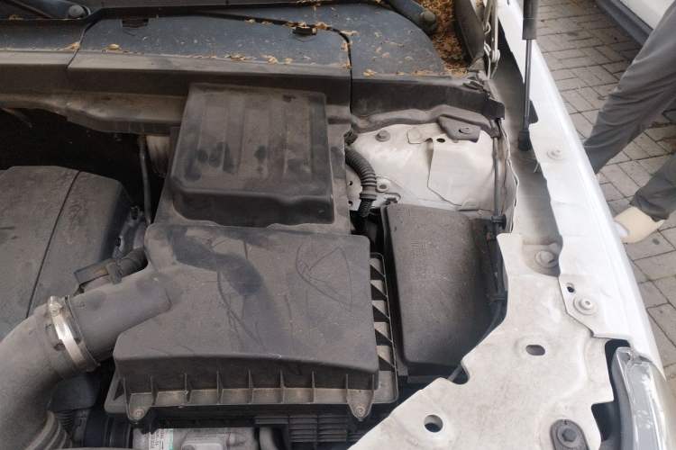 Used Land Rover Freelander 2 2011 3.2L i6 SE Gasoline Version Engine Bay Left