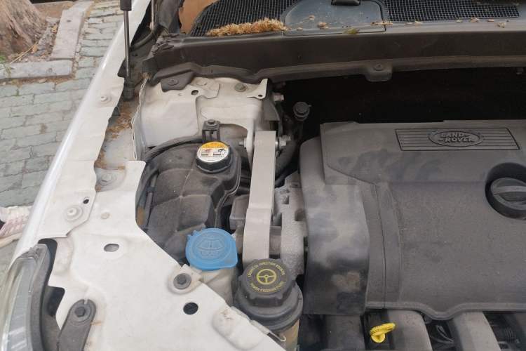 Used Land Rover Freelander 2 2011 3.2L i6 SE Gasoline Version Engine Bay Right