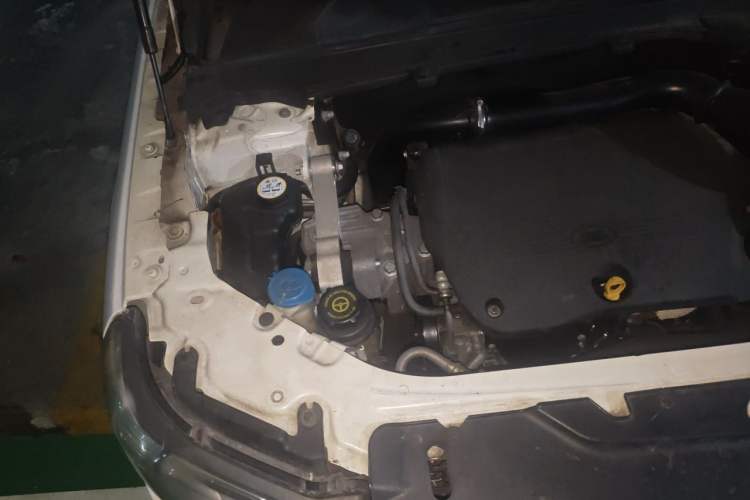Used Land Rover Freelander 2 2011 2.2T SD4 SE Diesel Edition Engine Bay Right