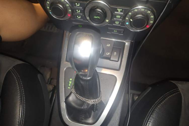 Used Land Rover Freelander 2 2011 2.2T SD4 SE Diesel Edition Gear Lever