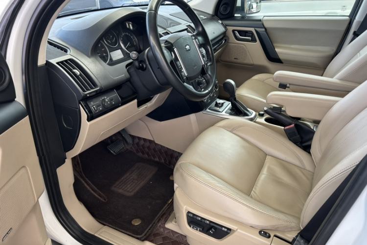 Used Land Rover Freelander 2 2011 3.2L i6 HSE Gasoline Edition Interior 3