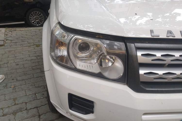 Used Land Rover Freelander 2 2011 3.2L i6 SE Gasoline Version Right Front Headlight