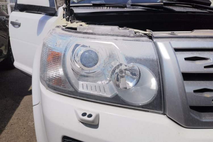Used Land Rover Freelander 2 2011 3.2L i6 SE Gasoline Version Right Front Headlight