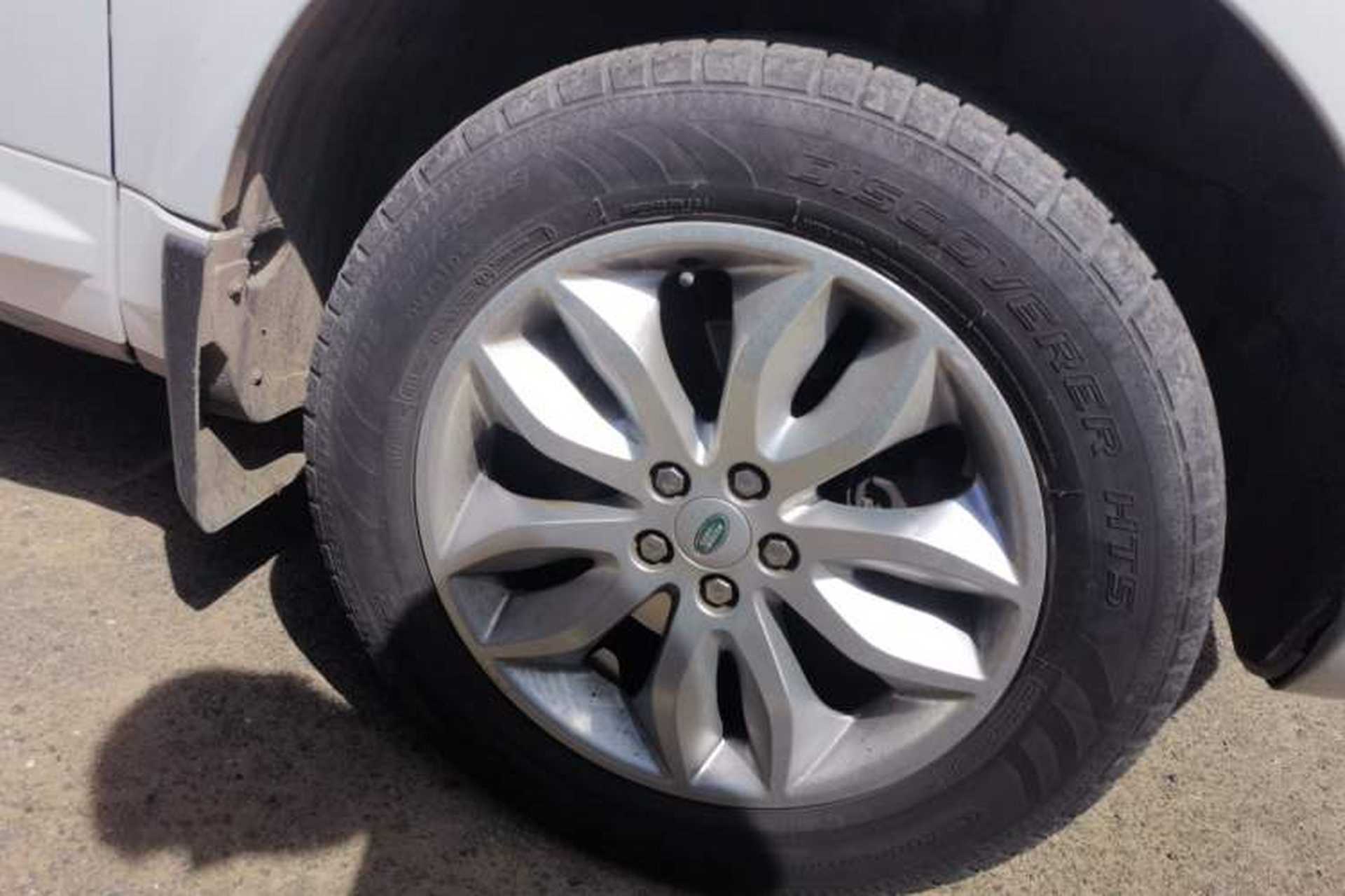 Used Land Rover Freelander 2 2011 3.2L i6 SE Gasoline Version Right Front Wheel Hub