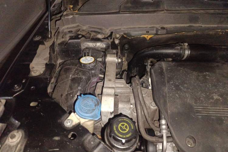 Used Land Rover Freelander 2 2012 2.2T SD4 SE Diesel Edition Engine Bay Right