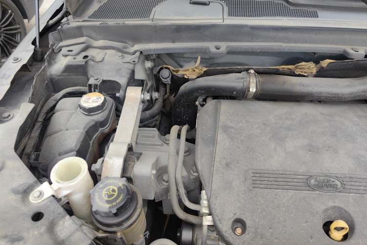 Used Land Rover Freelander 2 2012 2.2T SD4 SE Diesel Edition Engine Bay Right