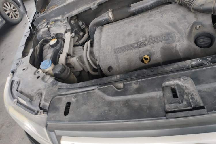 Used Land Rover Freelander 2 2012 2.2T SD4 SE Diesel Edition Engine Bay Right