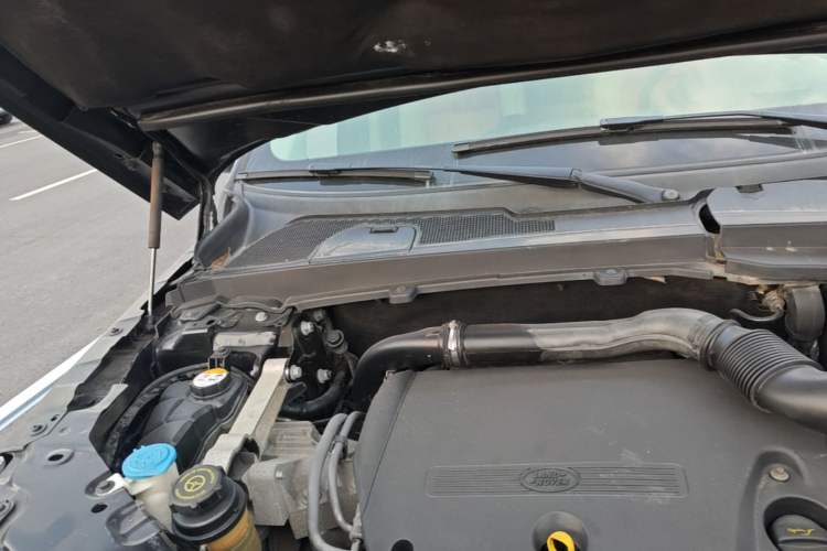 Used Land Rover Freelander 2 2012 2.2T SD4 SE Diesel Edition Engine Bay Right