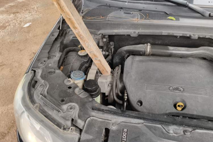 Used Land Rover Freelander 2 2012 2.2T SD4 SE Diesel Edition Engine Bay Right
