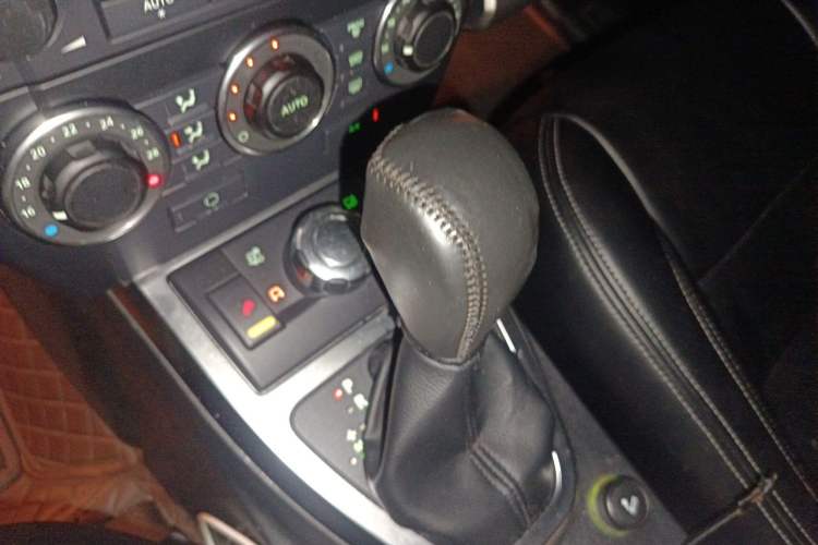 Used Land Rover Freelander 2 2012 2.2T SD4 SE Diesel Edition Gear Lever