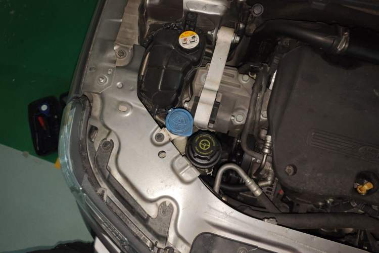 Used Land Rover Freelander 2 2012 2.2T SD4 HSE Diesel Edition Engine Bay Right
