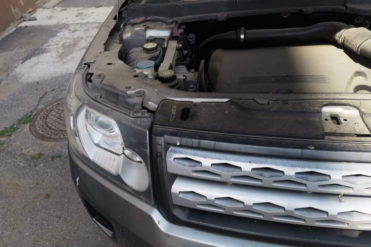 Used Land Rover Freelander 2 2012 2.2T SD4 SE Diesel Edition Engine Bay Right